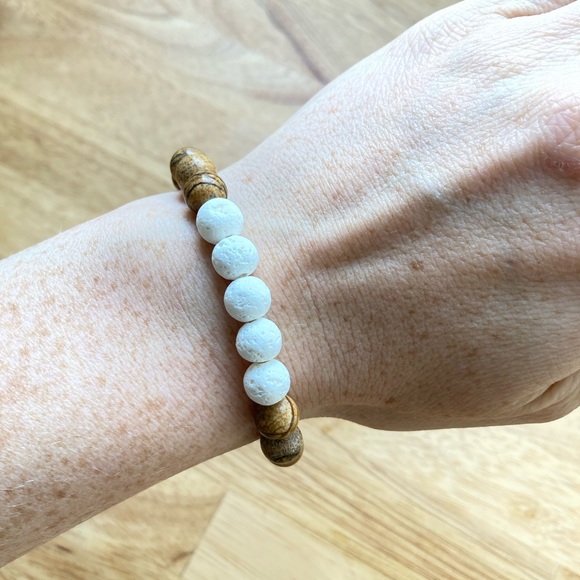 Lava rock diffuser bracelet with brown jasper beads - Picture 3 of 5
